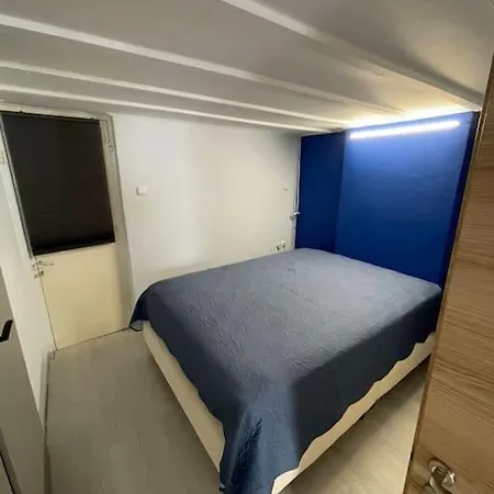 Comfy Apartment With Low Ceiling Attic Athènes Extérieur photo