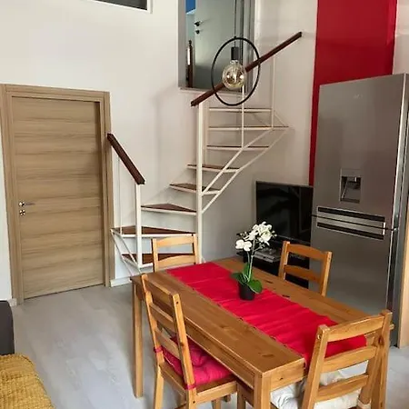 Comfy Apartment With Low Ceiling Attic Athènes Extérieur photo