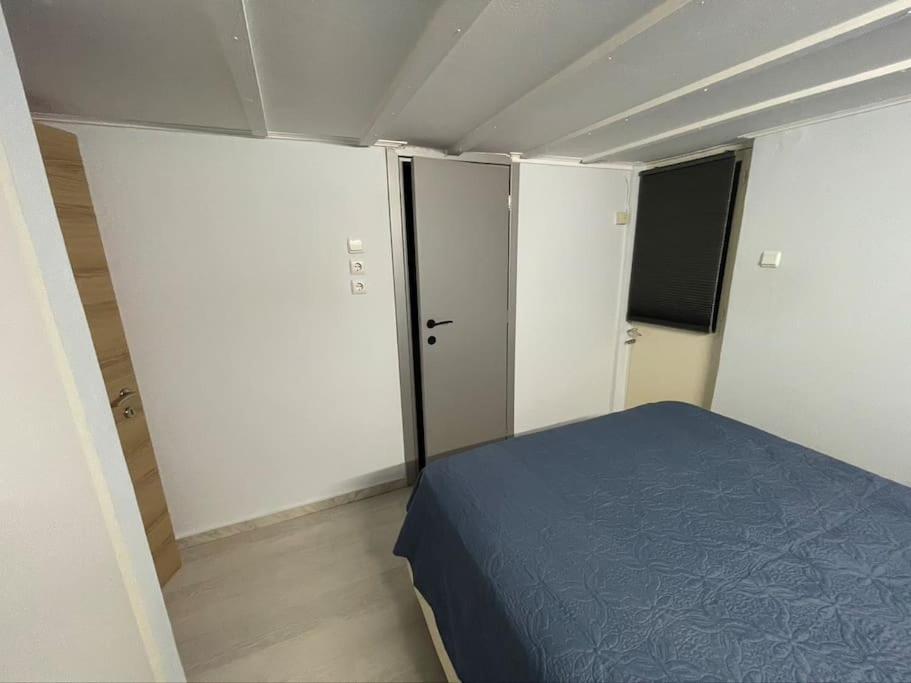 Appartement Comfy With Ceiling Attic Athènes