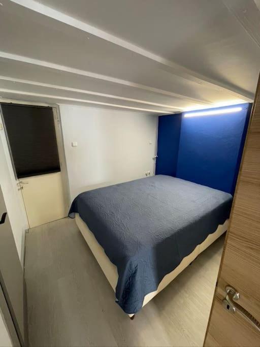 Comfy With Ceiling Attic Apartment