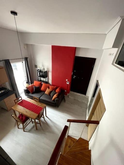 Comfy With Ceiling Attic Appartement Athènes